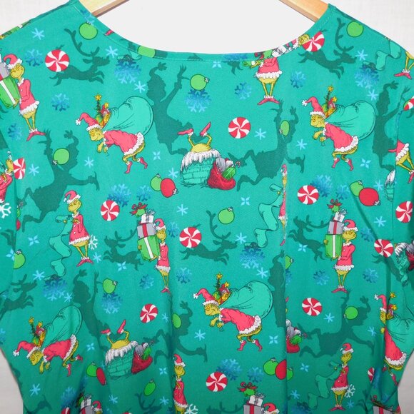 Dr. Seuss How the Grinch Stole Christmas Print Green Women 2XL Scrub Top - Picture 7 of 7